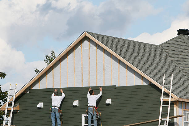 Professional Siding technician working in Parrish, FL